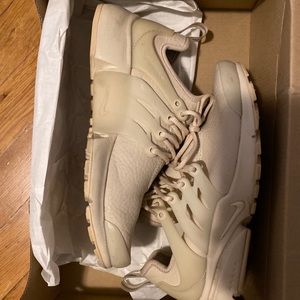 Women’s Nike Presto oatmeal/oatmeal color size. 6